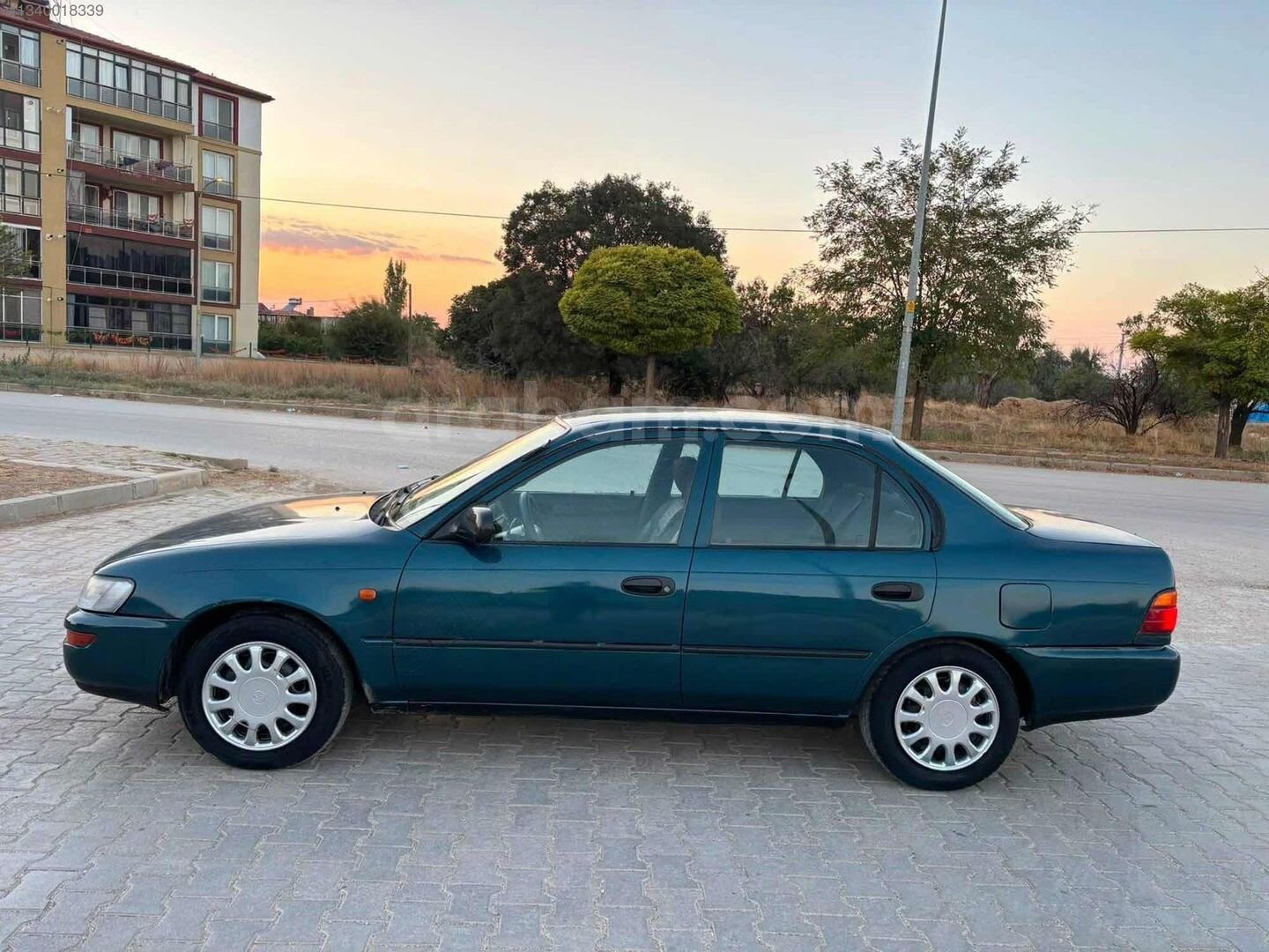 Galeriden Toyota Corolla 1.6 XE 1998 Model Afyonkarahisar 450.000 km Lacivert 5