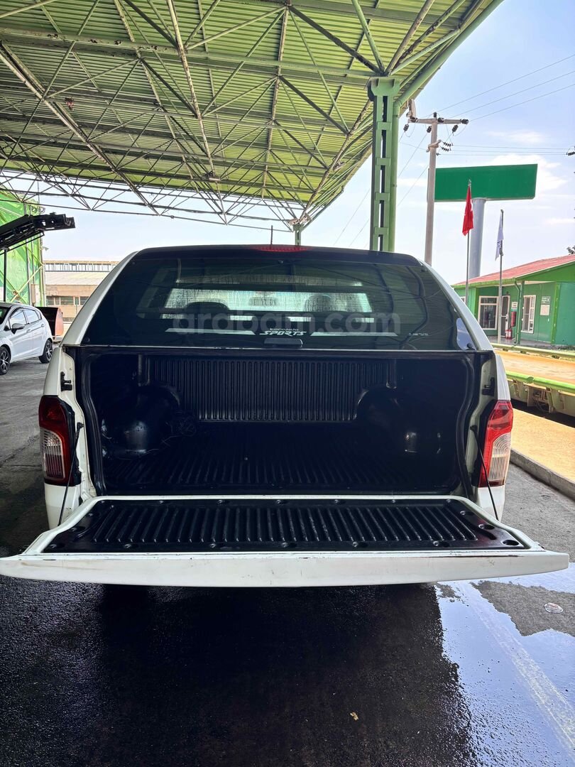 Sahibinden KGM SsangYong Korando Sports 2.0 e-XDI 2013 Model Tekirdağ 136.000 km Beyaz 7