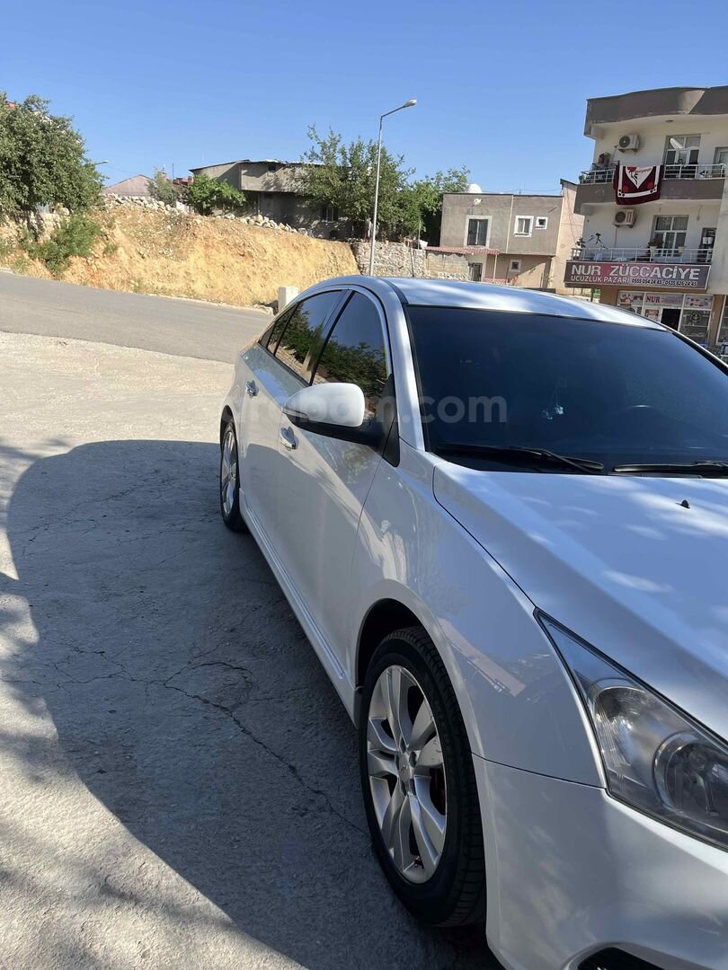 Sahibinden Chevrolet Cruze 1.6 Sport 2013 Model Ankara 120.000 km Beyaz 2