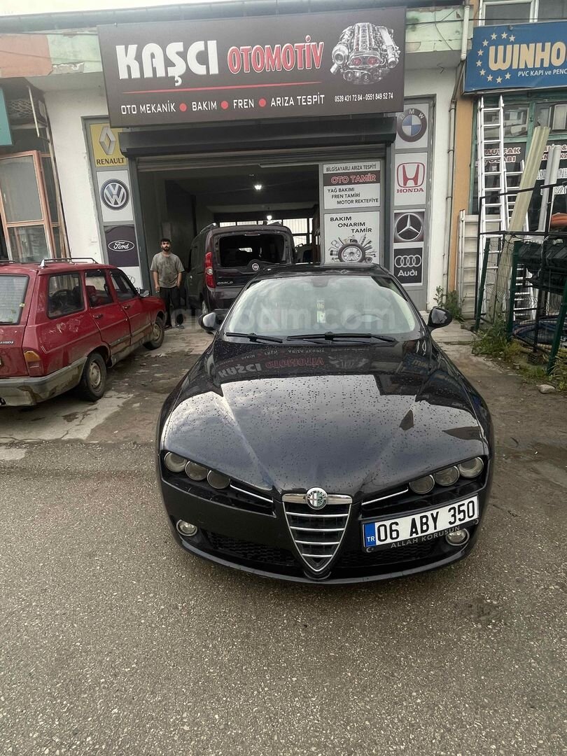 Sahibinden Alfa Romeo 159 1.9 JTD Distinctive Plus 2008 Model Samsun 283.000 km Siyah 1
