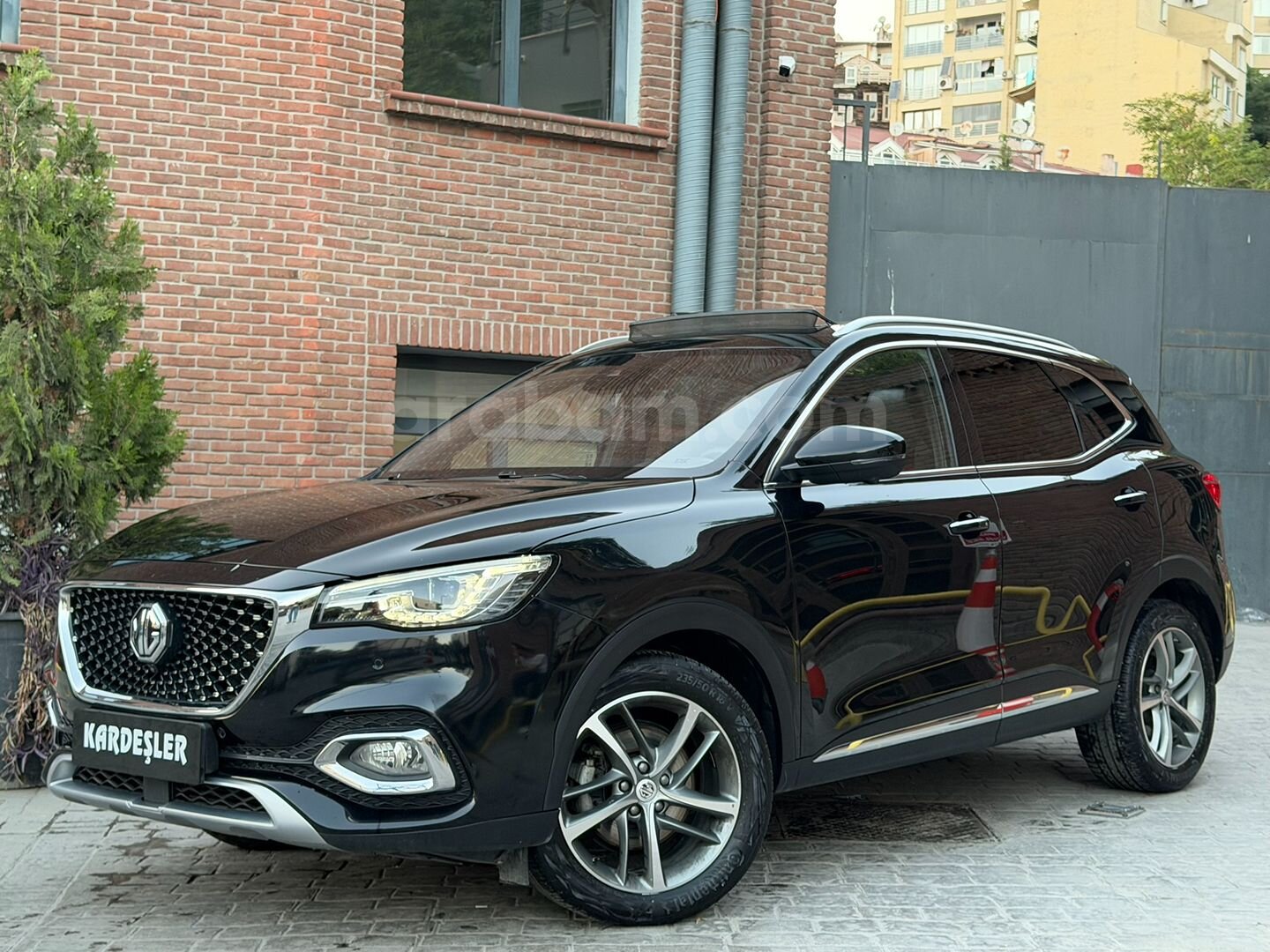 Galeriden MG HS 1.5 T-GDI Luxury 2024 Model İstanbul 56.227 km Siyah 3