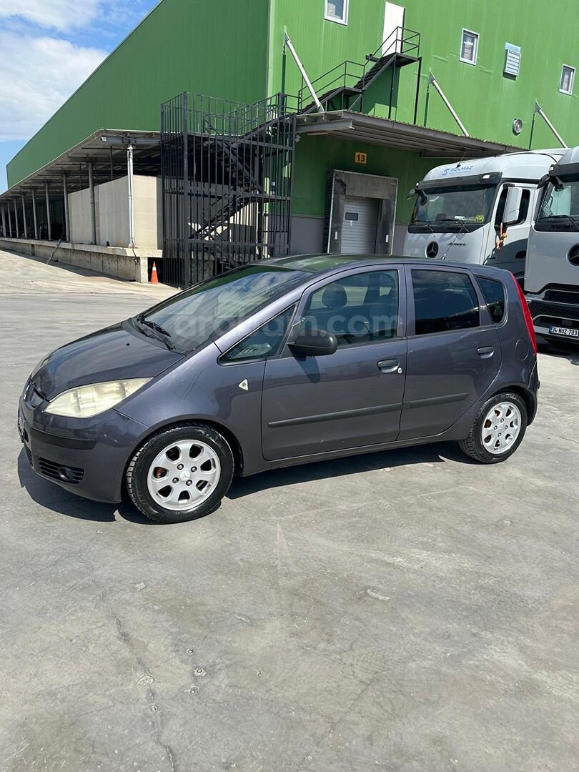Sahibinden Mitsubishi Colt 1.3 Invite 2005 Model İstanbul 248.750 km Lacivert 1