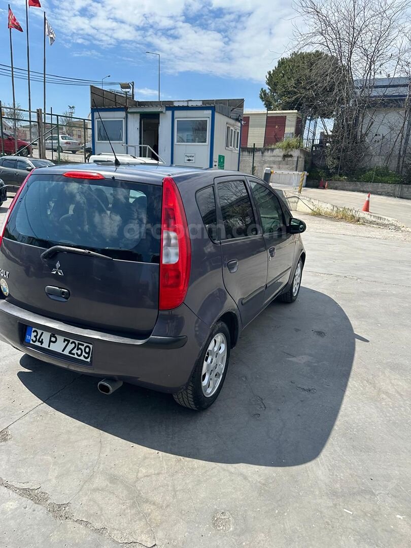 Sahibinden Mitsubishi Colt 1.3 Invite 2005 Model İstanbul 248.750 km Lacivert 4