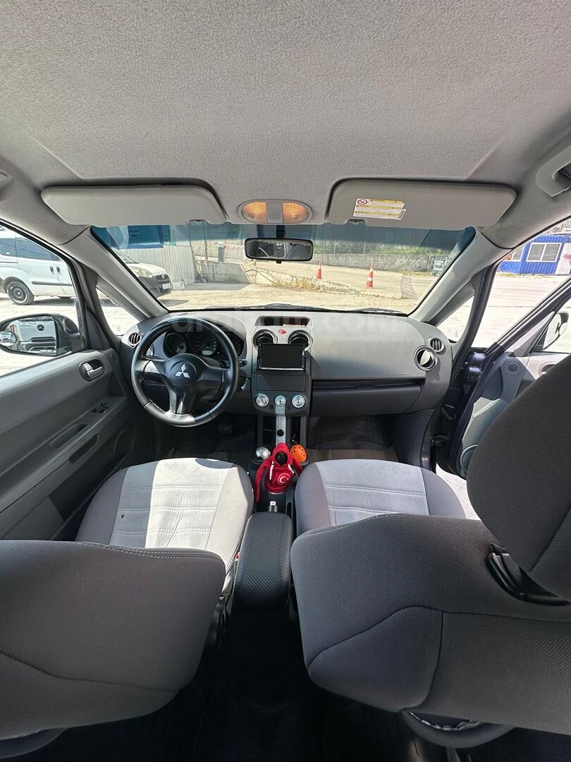Sahibinden Mitsubishi Colt 1.3 Invite 2005 Model İstanbul 248.750 km Lacivert 7