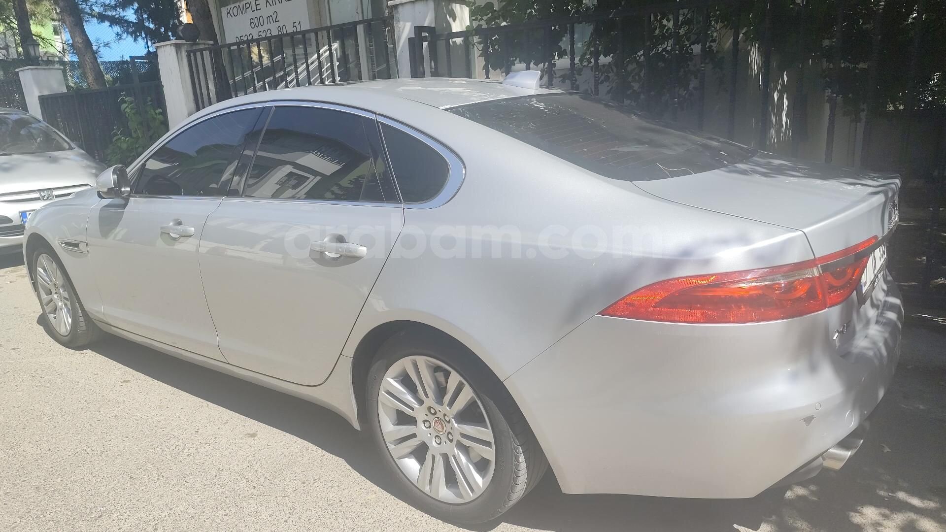 Sahibinden Jaguar XF 2.0 D Prestige Plus 2015 Model Gaziantep 150.000 km Gri (Gümüş) 3