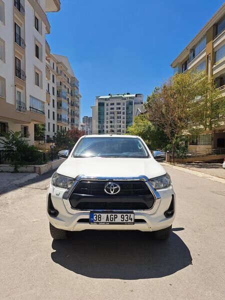 Sahibinden Toyota Hilux 2.4 D-4D 4x4 Adventure 2022 Model 105.000 km Beyaz