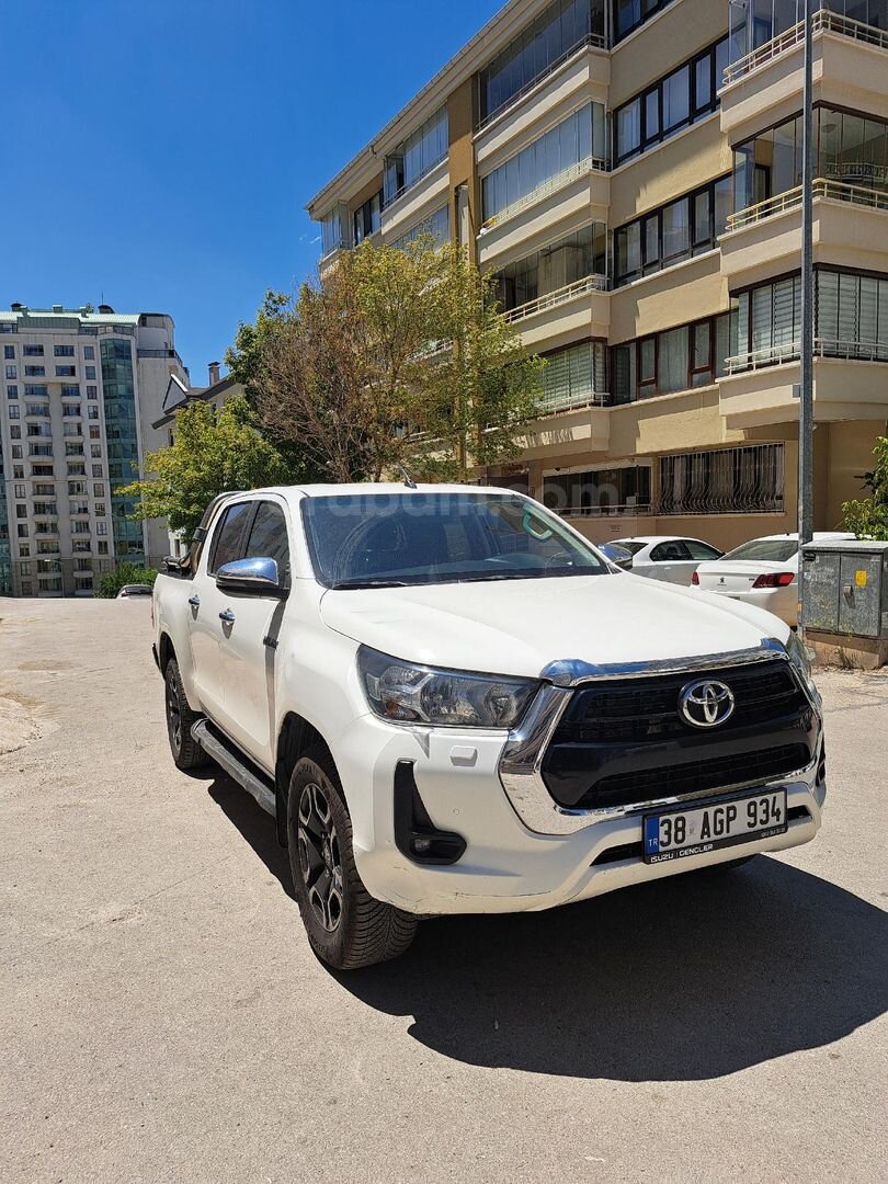 Sahibinden Toyota Hilux 2.4 D-4D 4x4 Adventure 2022 Model 105.000 km Beyaz 2
