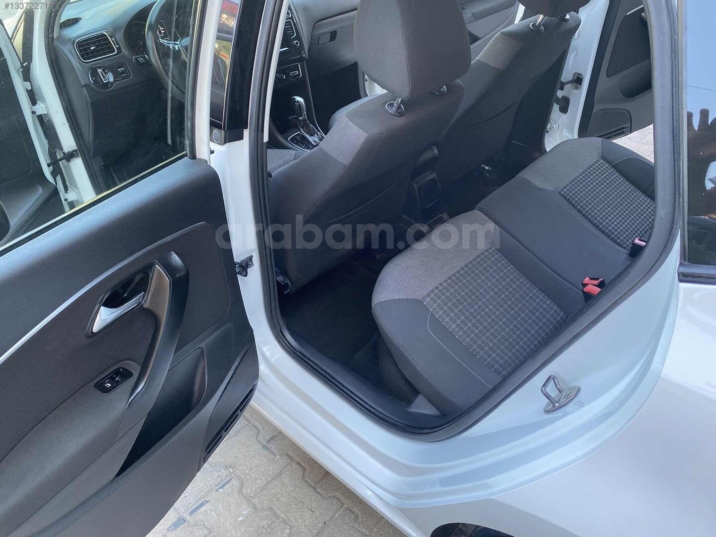 Galeriden Volkswagen Polo 1.4 TDi Comfortline 2014 Model Antalya 125.000 km Beyaz 6