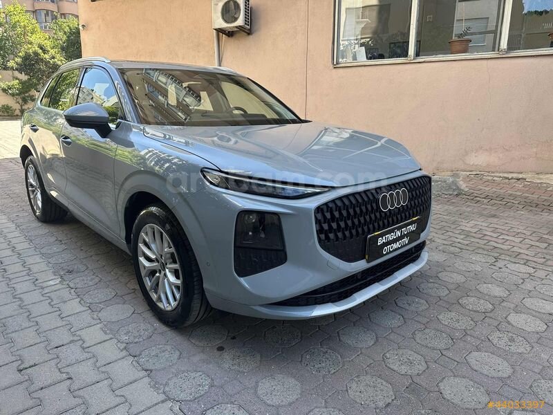 2025 AUDİ Q3 35 TFSİ ADVANCE SIFIR AYARINDA YENİ KASA BOYASIZ... 2