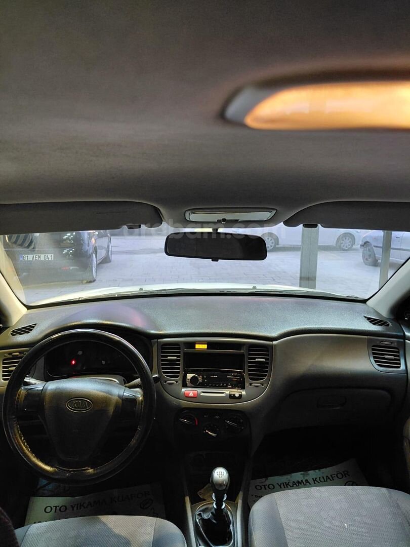 Galeriden Kia Rio 1.5 CRDi Trend 2010 Model Düzce 402.000 km Beyaz 5