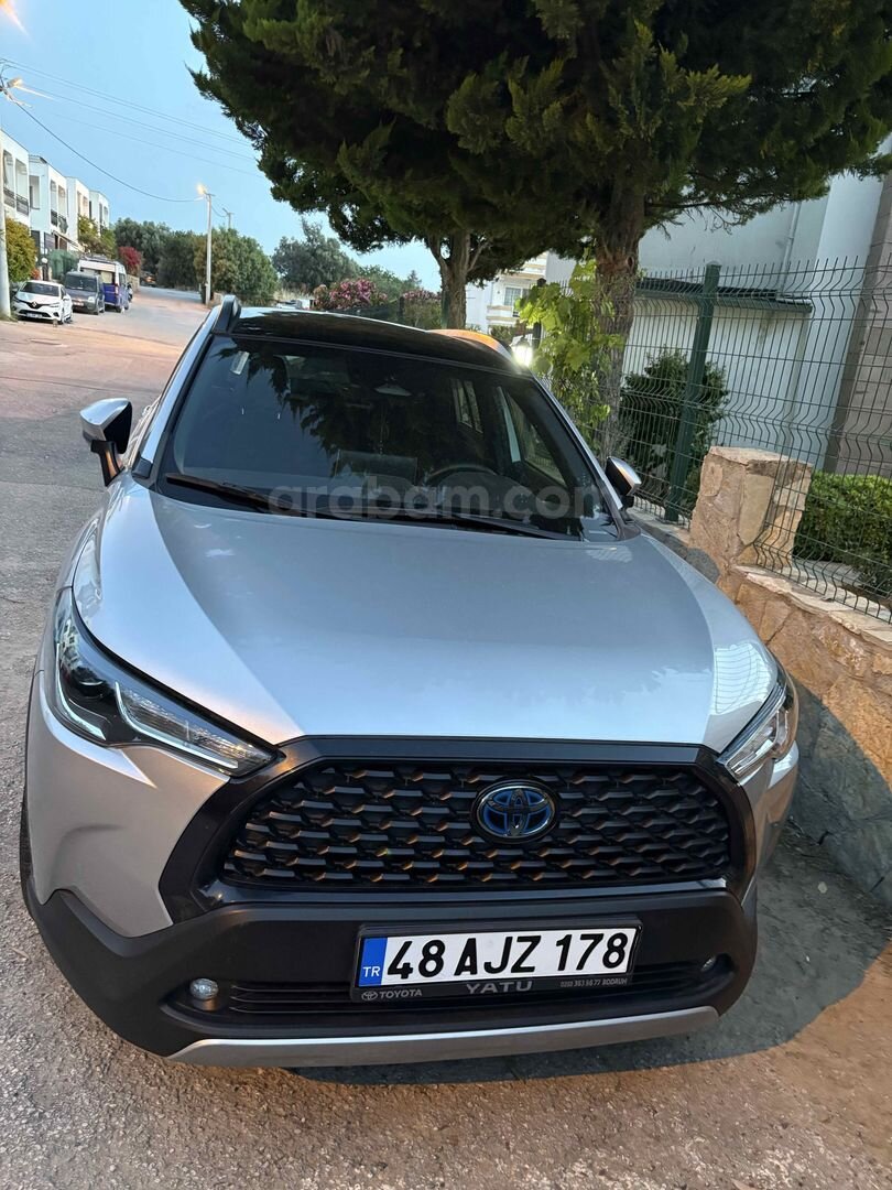 Sahibinden Toyota Corolla Cross 1.8 Hybrid Flame X-Pack 2022 Model Muğla 44.500 km Gri (titanyum) 3