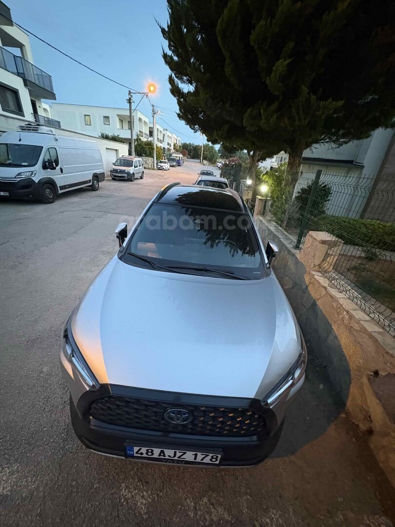 Sahibinden Toyota Corolla Cross 1.8 Hybrid Flame X-Pack 2022 Model Muğla 44.500 km Gri (titanyum) 1