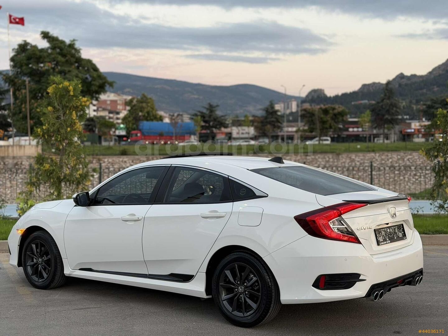 Galeriden Honda Civic 1.6i VTEC Eco Elegance 2021 Model Tokat 30.000 km Beyaz 6