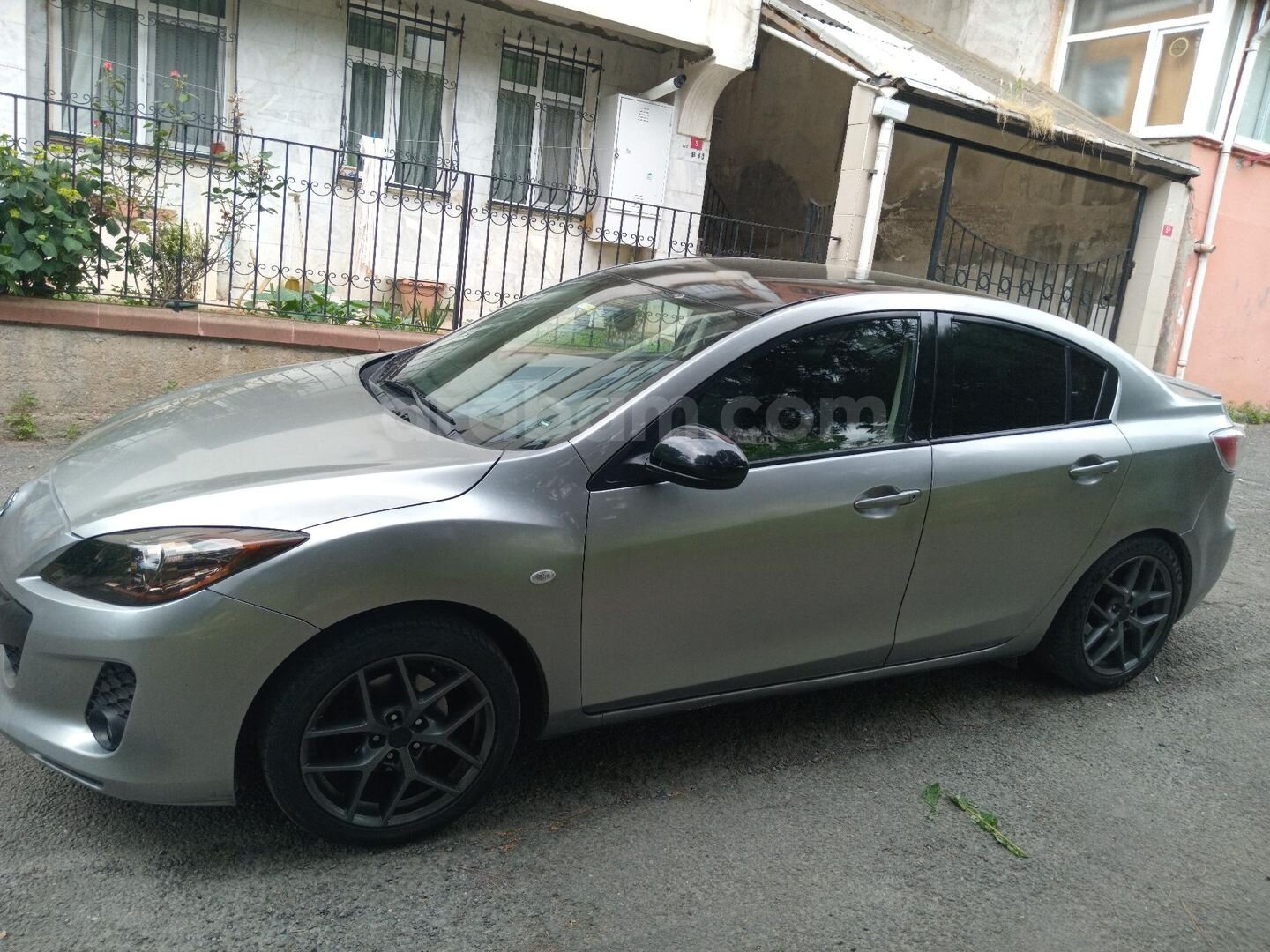 Sahibinden Mazda 3 1.6 Touring 2012 Model İstanbul 252.000 km Gri 1