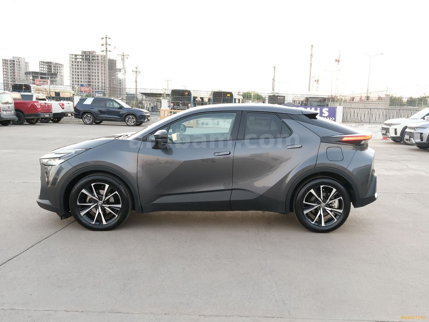 OTOSTORE'DAN C-HR 1.8 Hybrid 4x2 Passion e-CVT 2023 CAM TAVANLI 5
