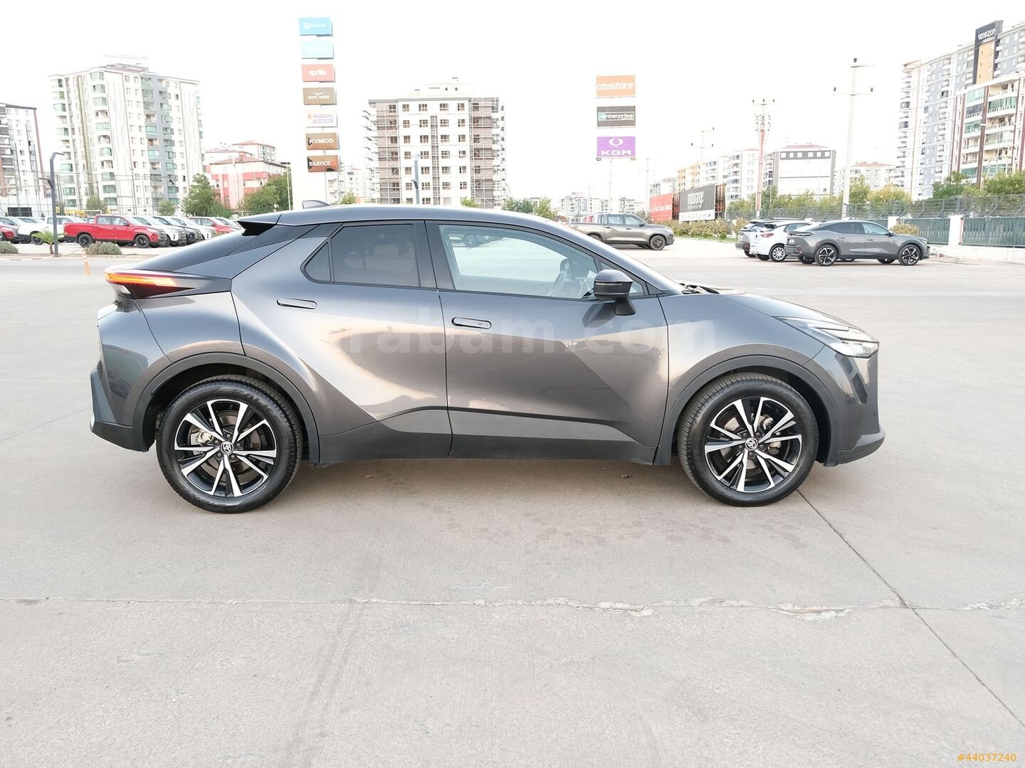 OTOSTORE'DAN C-HR 1.8 Hybrid 4x2 Passion e-CVT 2023 CAM TAVANLI 4