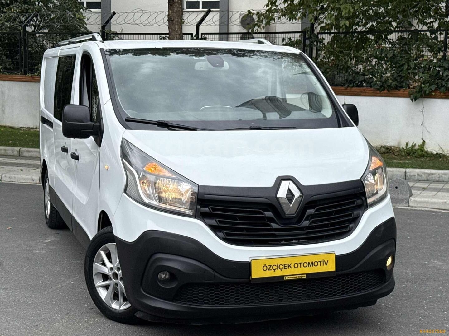 Galeriden Renault Trafic 1.6 DCI Grand Confort 2017 Model İstanbul 310.000 km Beyaz 2