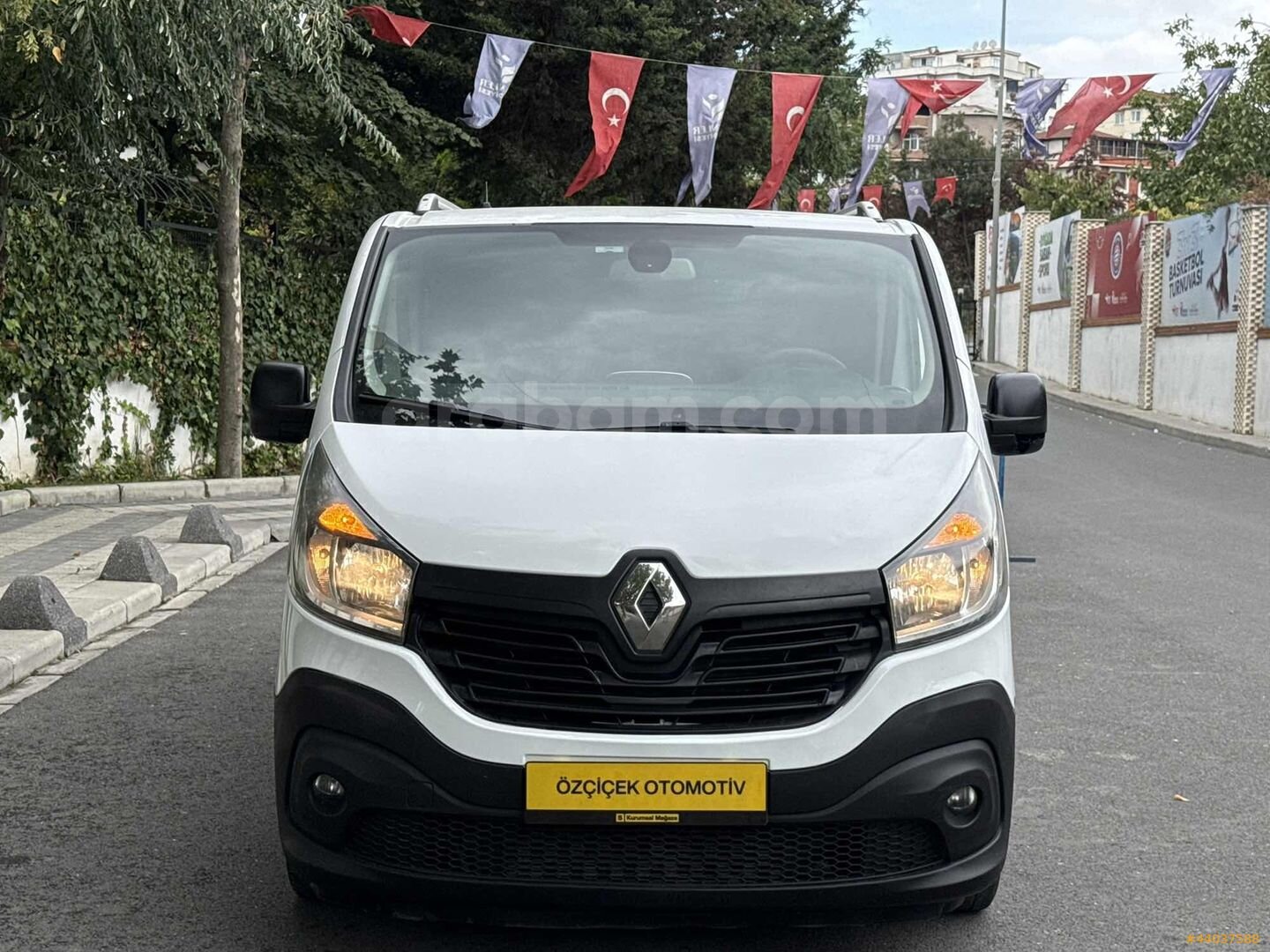 Galeriden Renault Trafic 1.6 DCI Grand Confort 2017 Model İstanbul 310.000 km Beyaz 4