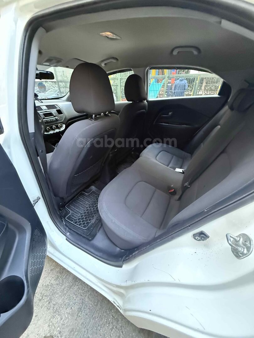 Sahibinden Kia Rio 1.4 CRDi Natty 2013 Model 240.000 km Beyaz 7