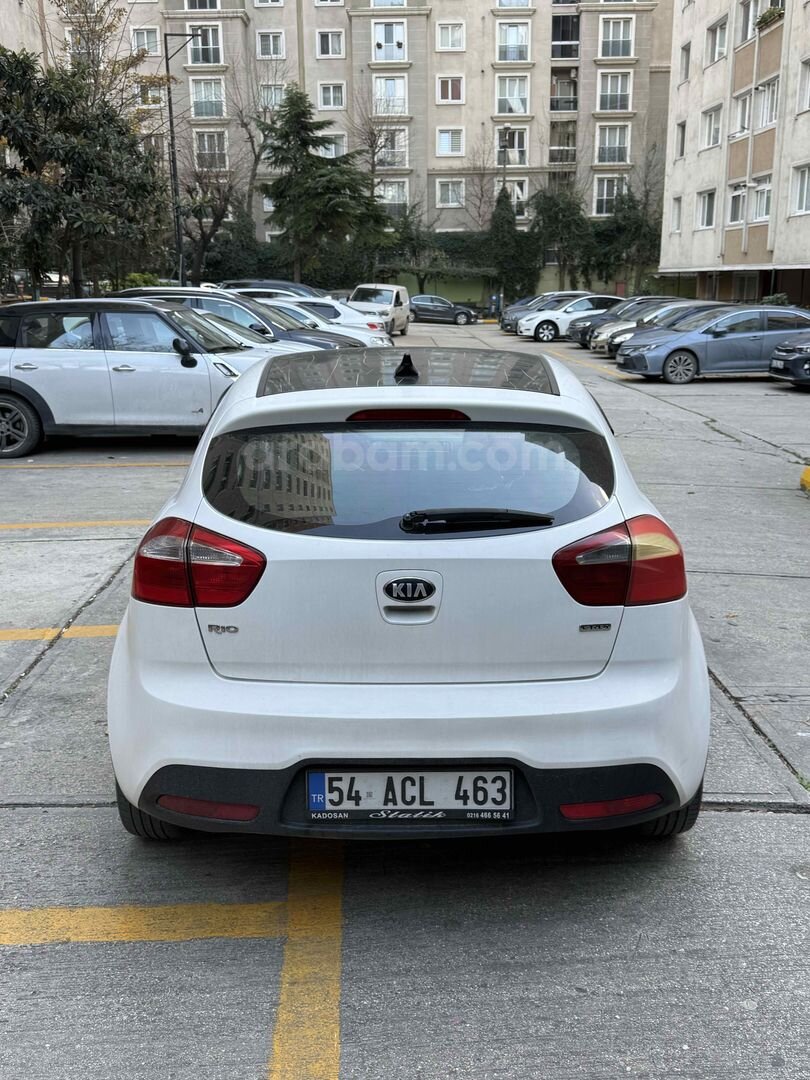 Sahibinden Kia Rio 1.4 CRDi Natty 2013 Model 240.000 km Beyaz 4