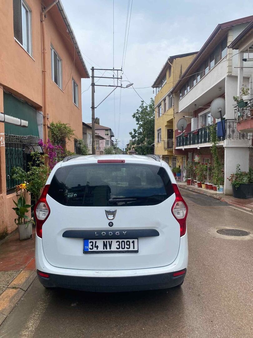 Sahibinden Dacia Lodgy 1.5 dCi Laureate 2015 Model 123.000 km Beyaz 3