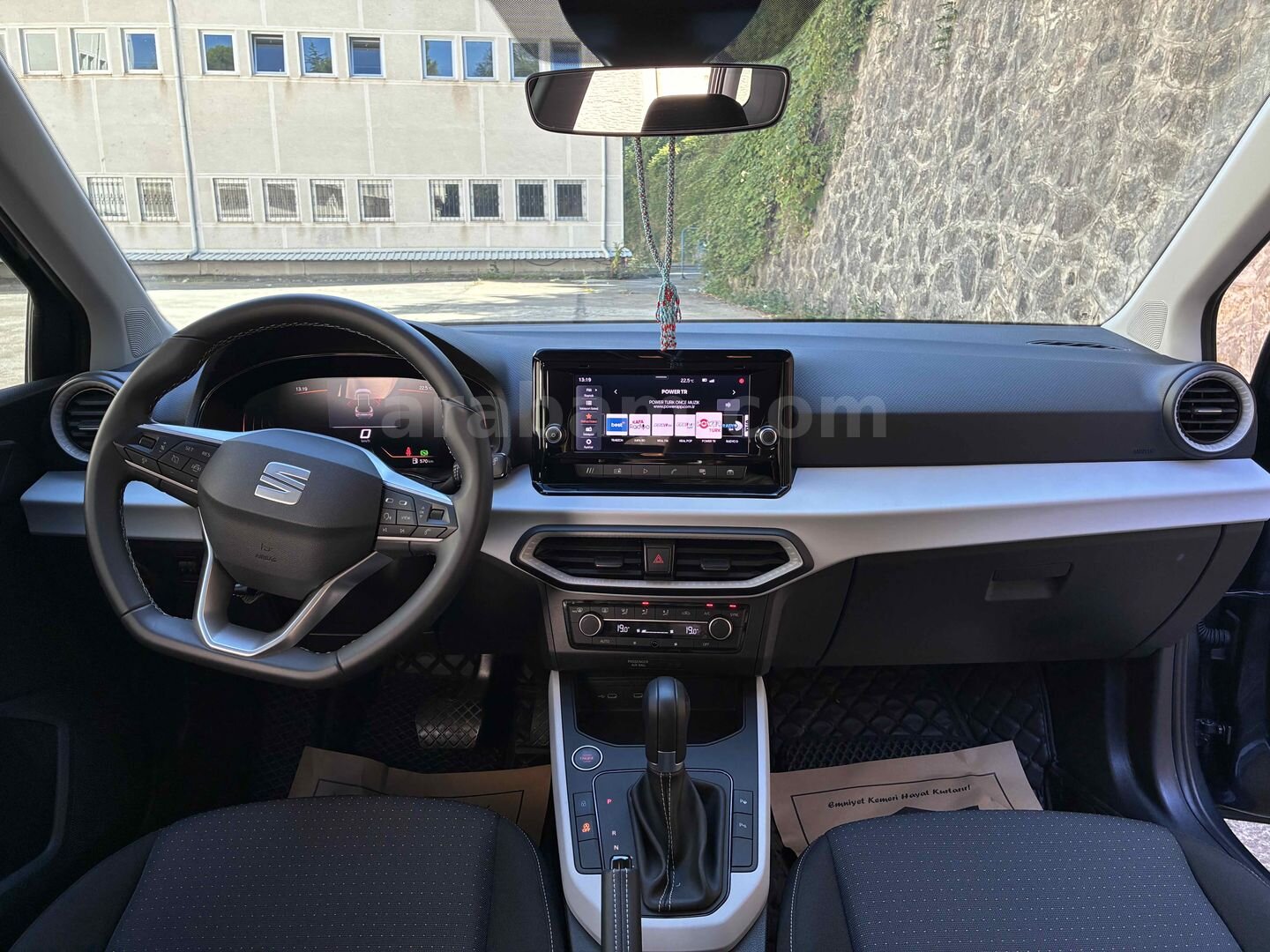 Sahibinden Seat Arona 1.0 EcoTSI Style 2025 Model Trabzon 14.000 km Füme 3