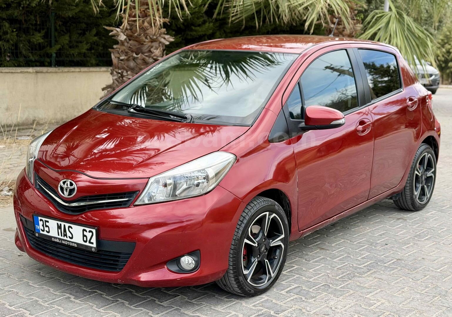 Galeriden Toyota Yaris 1.33 Cool 2012 Model İzmir 308.000 km Bordo 1