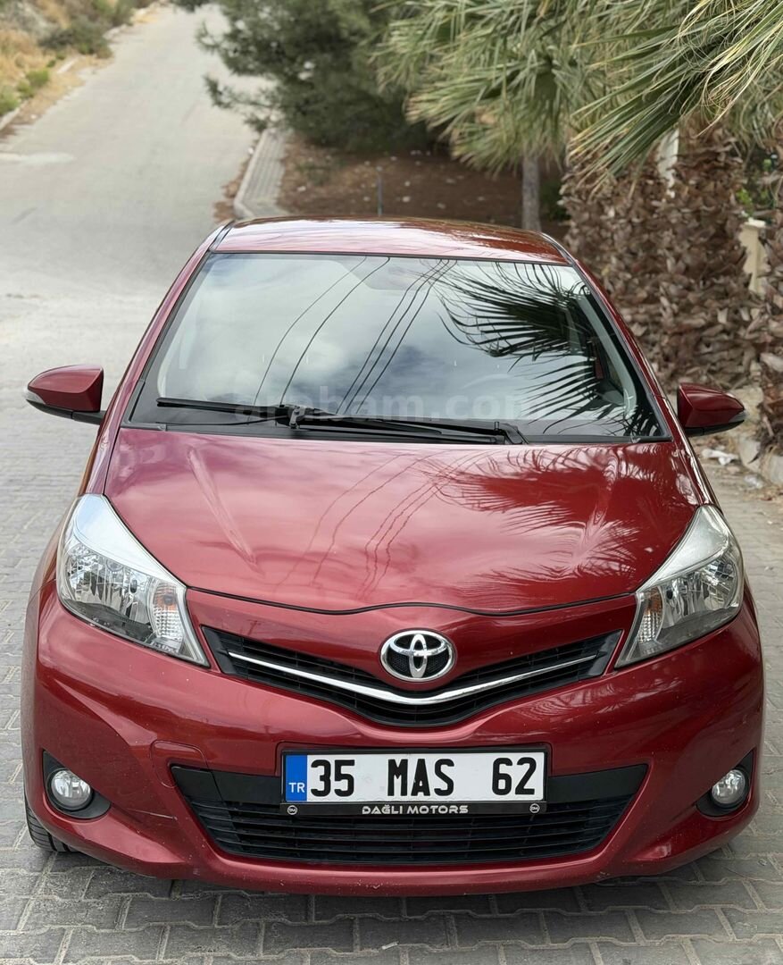 Galeriden Toyota Yaris 1.33 Cool 2012 Model İzmir 308.000 km Bordo 2