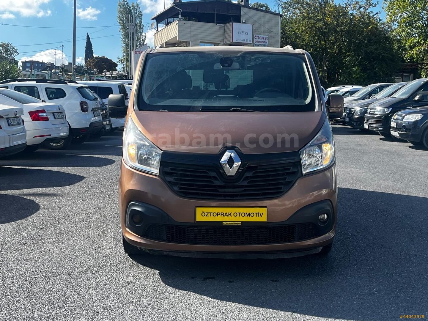 Galeriden Renault Trafic 1.6 DCI Grand Confort 2017 Model İstanbul 290.000 km Kahverengi 3