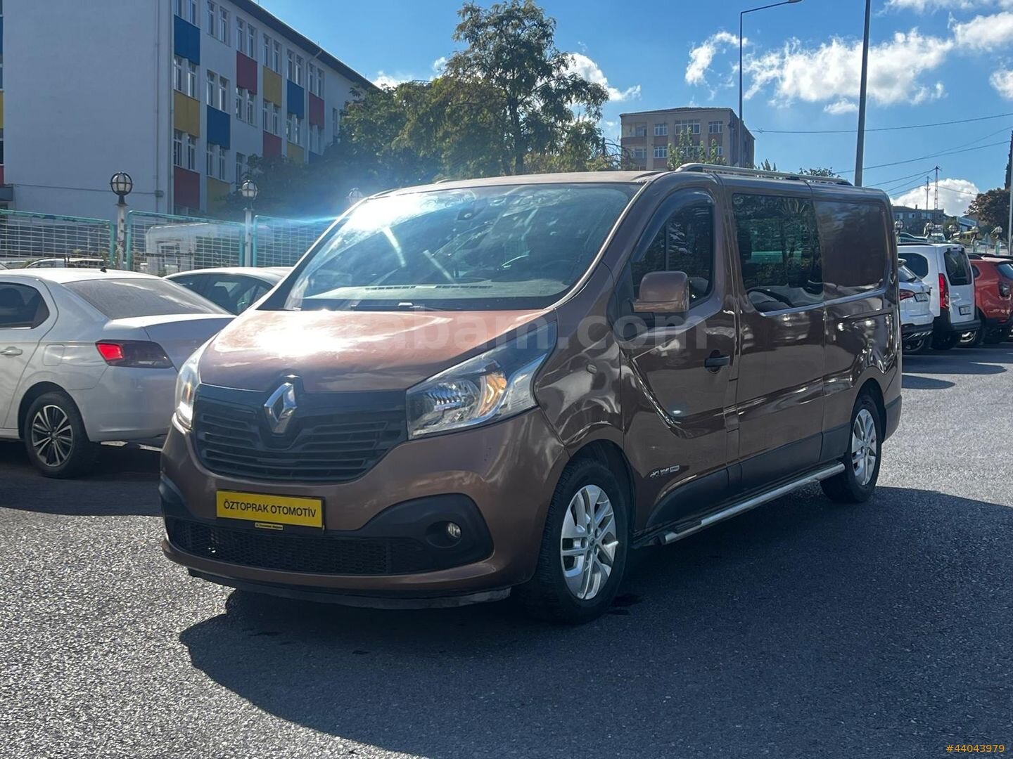 Galeriden Renault Trafic 1.6 DCI Grand Confort 2017 Model İstanbul 290.000 km Kahverengi 5