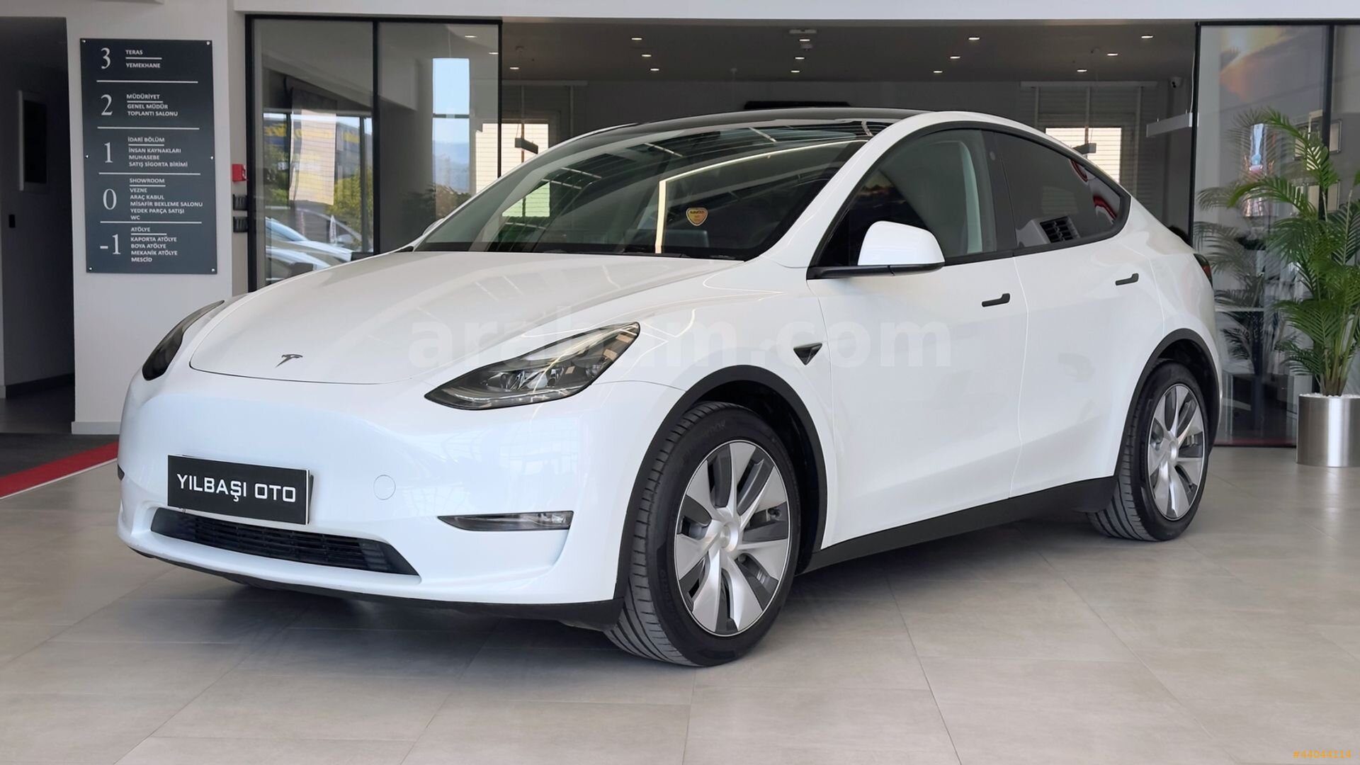 Galeriden Tesla Model Y Long Range AWD 2023 Model Bursa 21.970 km Beyaz 1