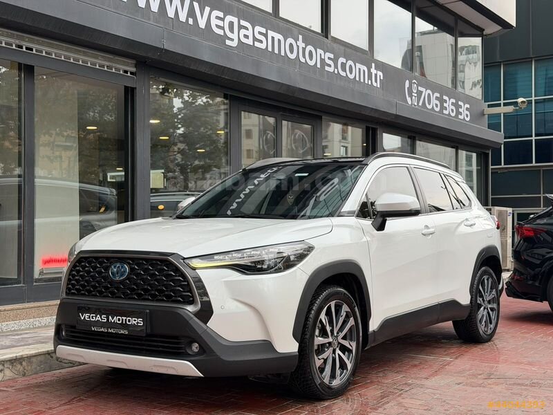 -VEGAS MOTORS- 2022 TOYOTA COROLLA CROSS 1.8 HYBRID PASSION