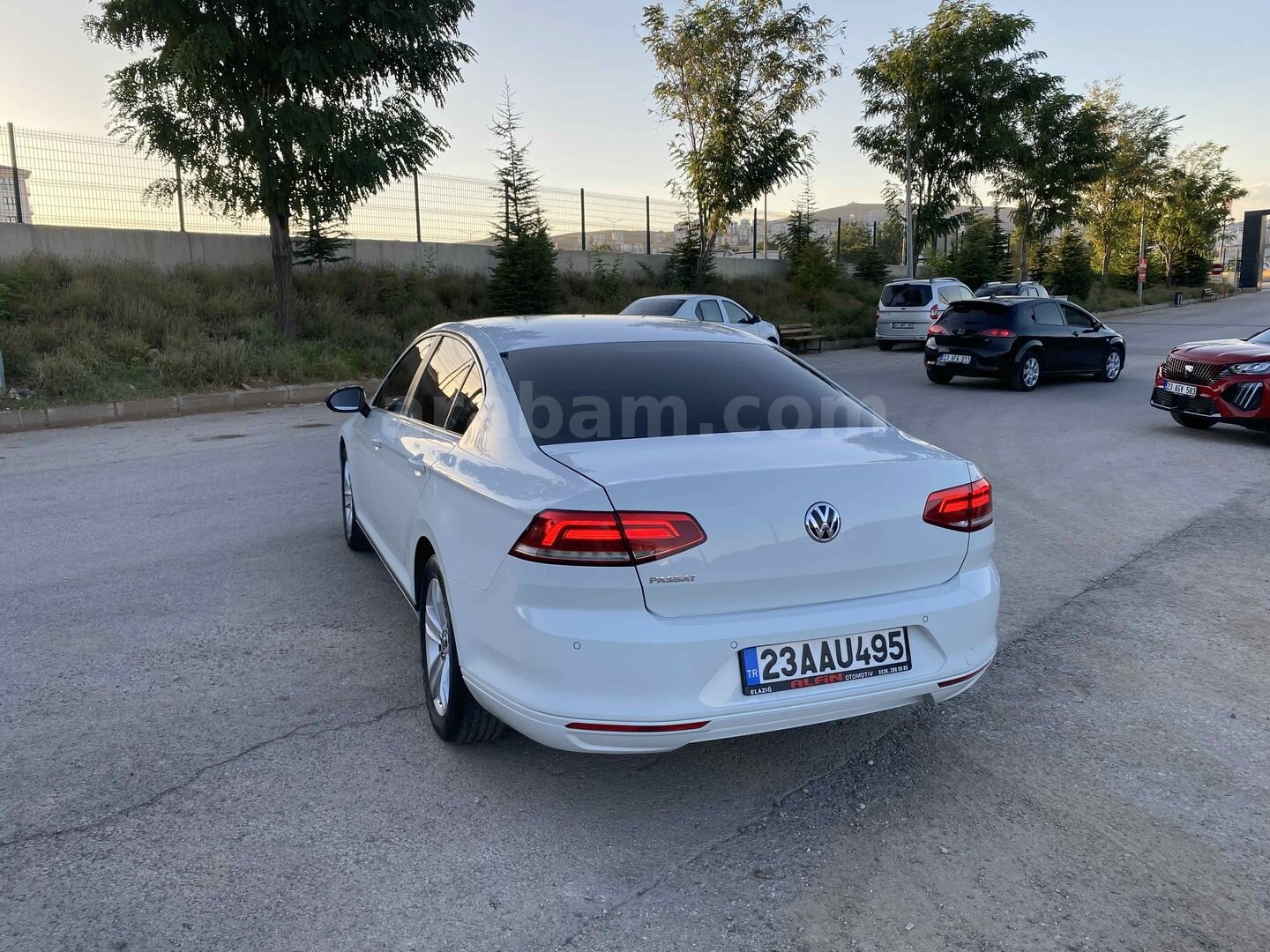 Galeriden Volkswagen Passat 1.6 TDi BlueMotion Impression 2019 Model Elazığ 95.000 km Beyaz 7