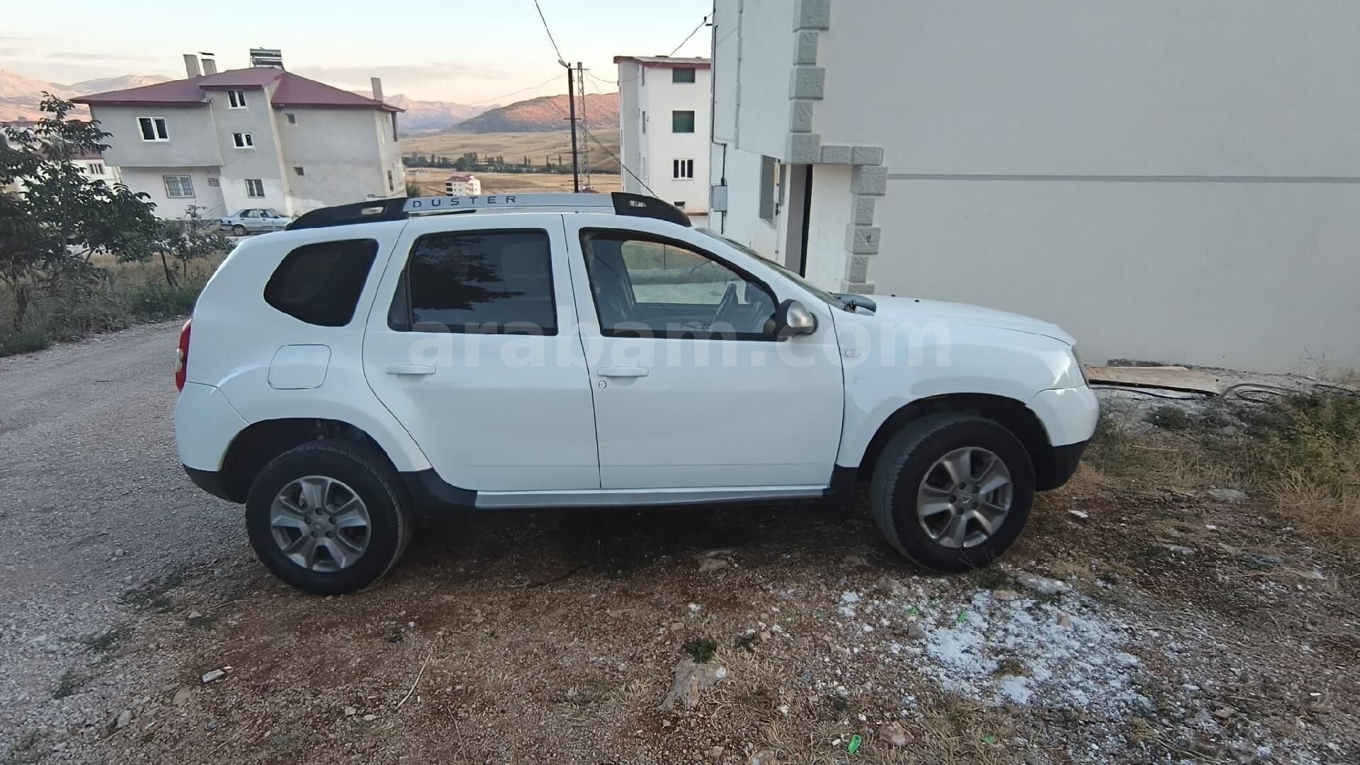 Sahibinden Dacia Duster 4X4 1.5 dCi Laureate 2017 Model 2