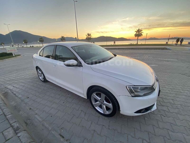 Sahibinden Volkswagen Jetta 1.6 TDi Comfortline 2011 Model Muğla 379.951 km Beyaz