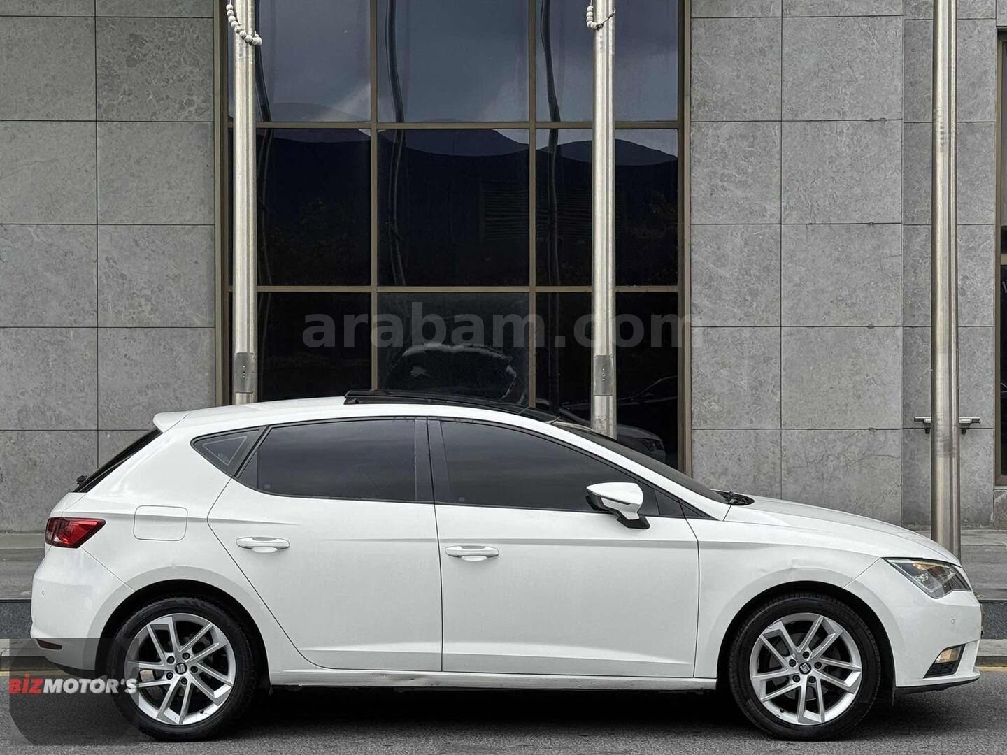 CAM TAVANLI DÜŞÜK KM OTOMATİK FULL BAKIMLI 4