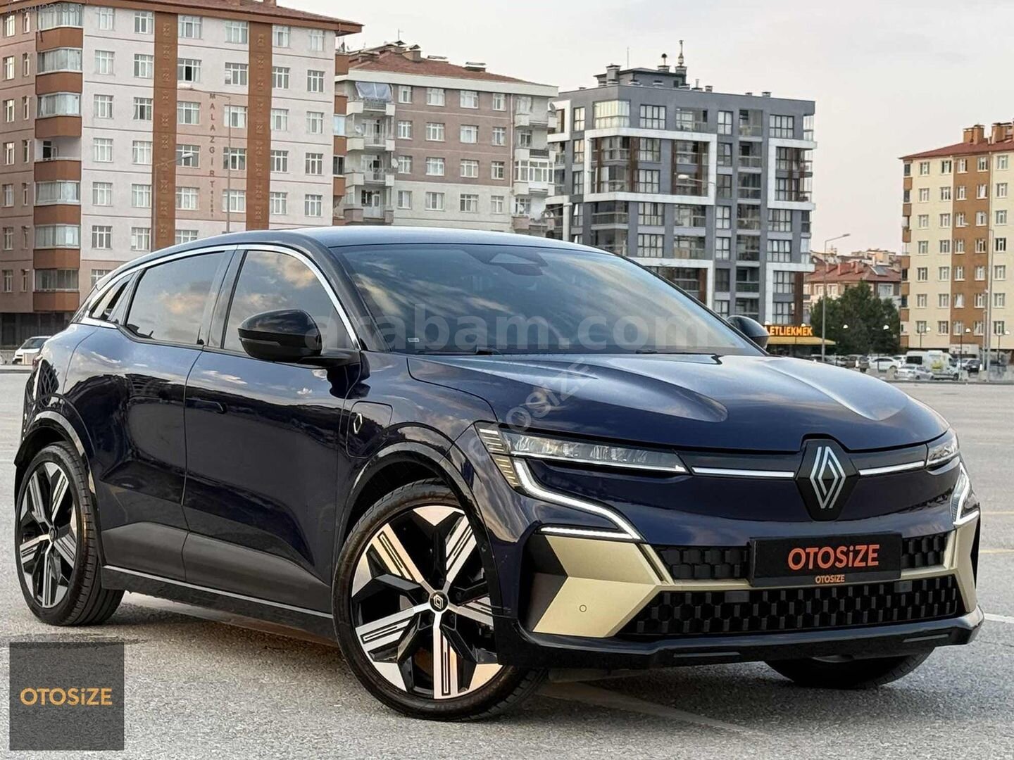 Galeriden Renault Megane E-Tech Iconic 2023 Model Konya 28.000 km Mavi 1