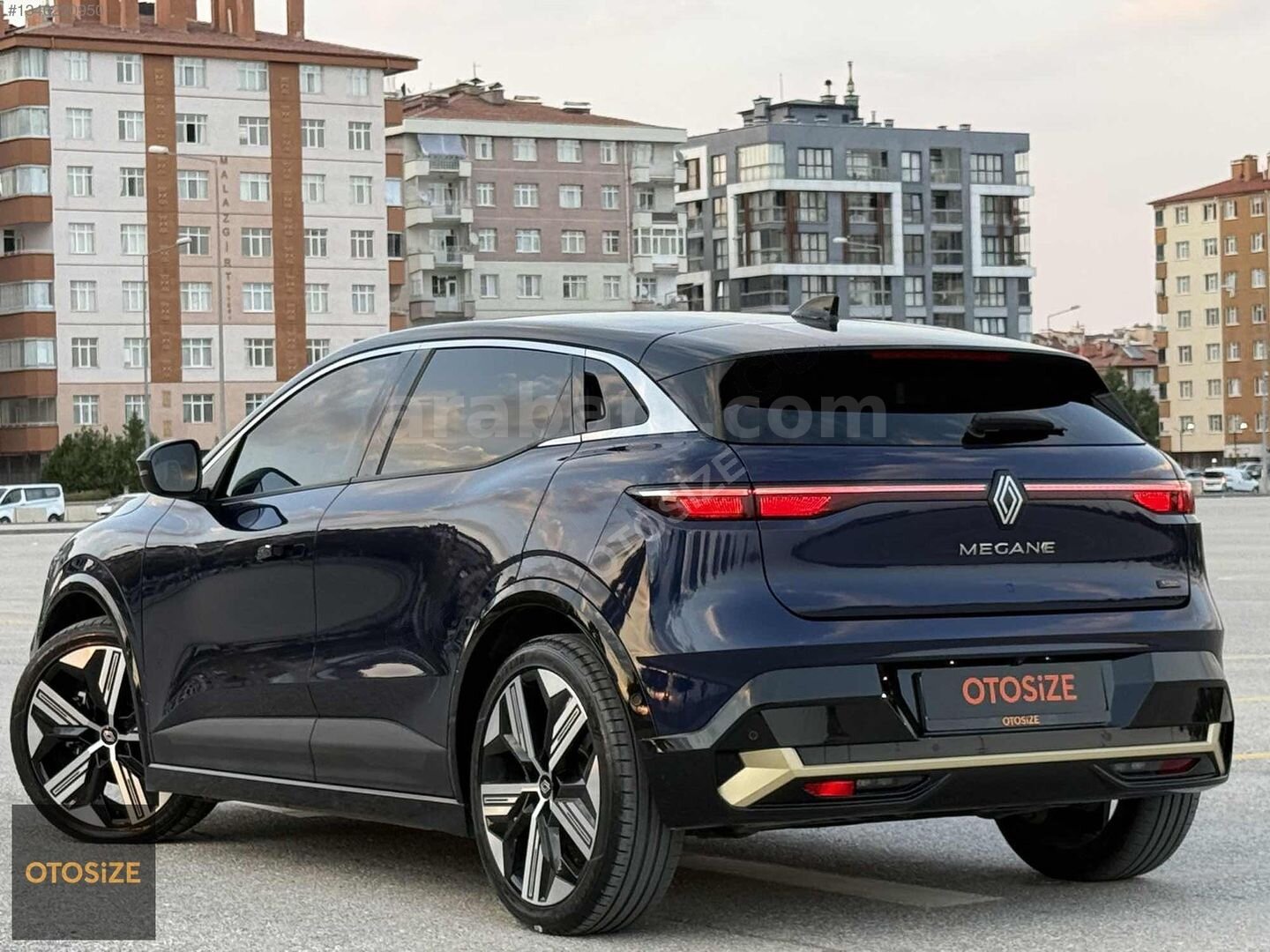 Galeriden Renault Megane E-Tech Iconic 2023 Model Konya 28.000 km Mavi 6
