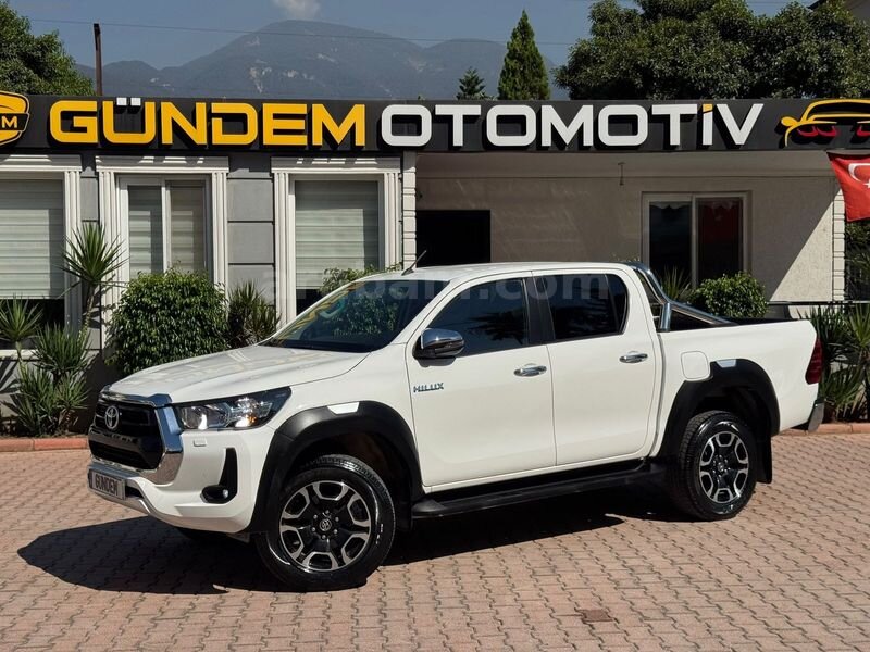 GÜNDEM'DEN BOYASIZ 2022 MODEL TOYOTA HİLUX 4X2 ADVENTURE