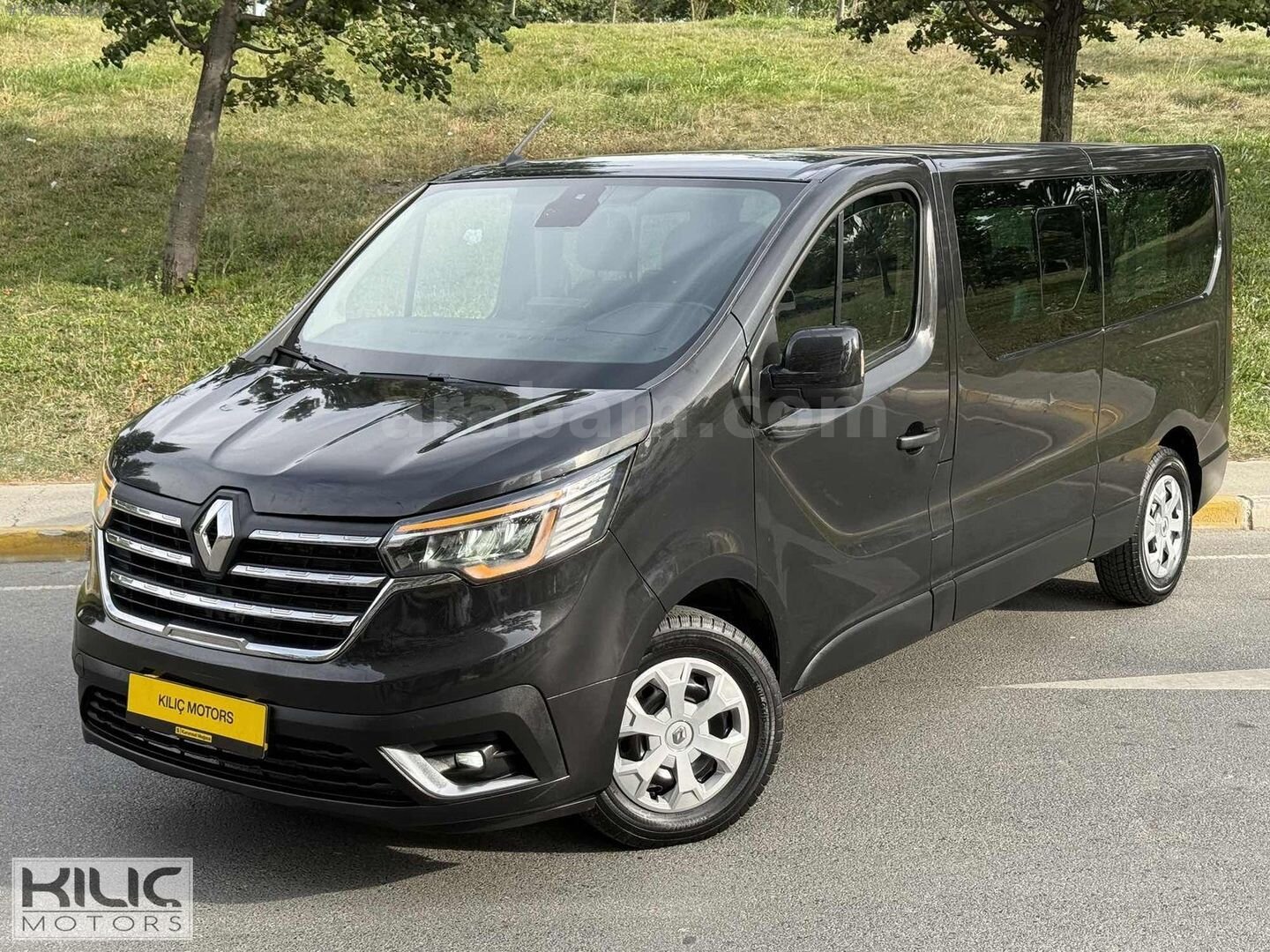 Galeriden Renault Trafic 2.0 DCI Grand Confort 2023 Model İstanbul 85.000 km Siyah 3