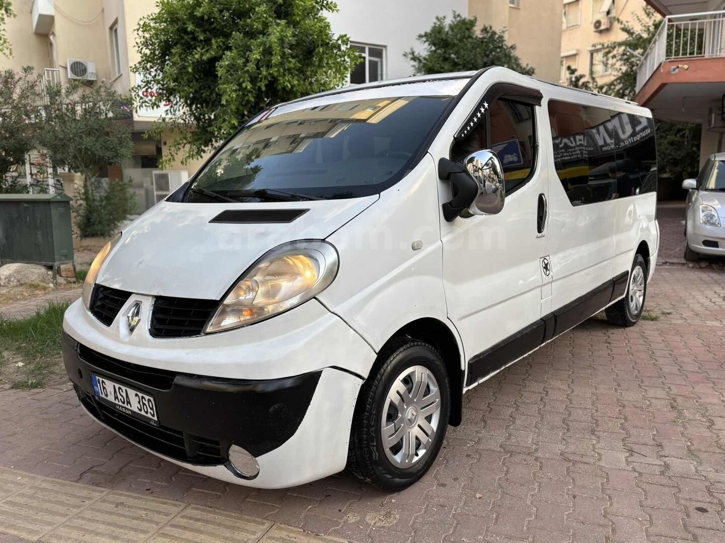 Galeriden Renault Trafic 2.0 DCI Grand Confort 2010 Model Antalya 430.000 km Beyaz 5