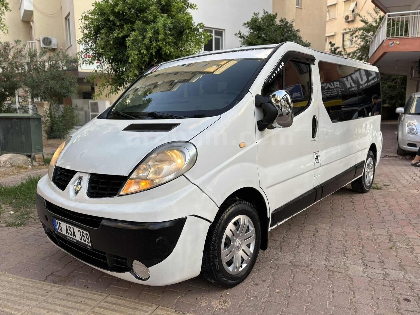 Galeriden Renault Trafic 2.0 DCI Grand Confort 2010 Model Antalya 430.000 km Beyaz 4