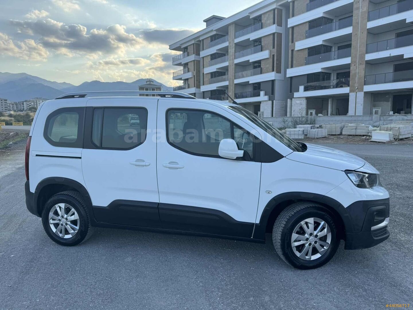 Galeriden Peugeot Rifter 1.5 BlueHDI Allure 2020 Model Denizli 75.000 km Beyaz 7