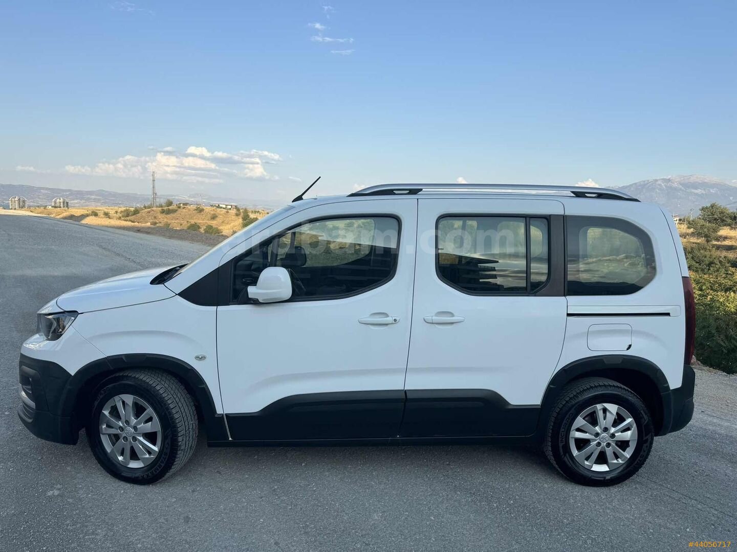 Galeriden Peugeot Rifter 1.5 BlueHDI Allure 2020 Model Denizli 75.000 km Beyaz 3