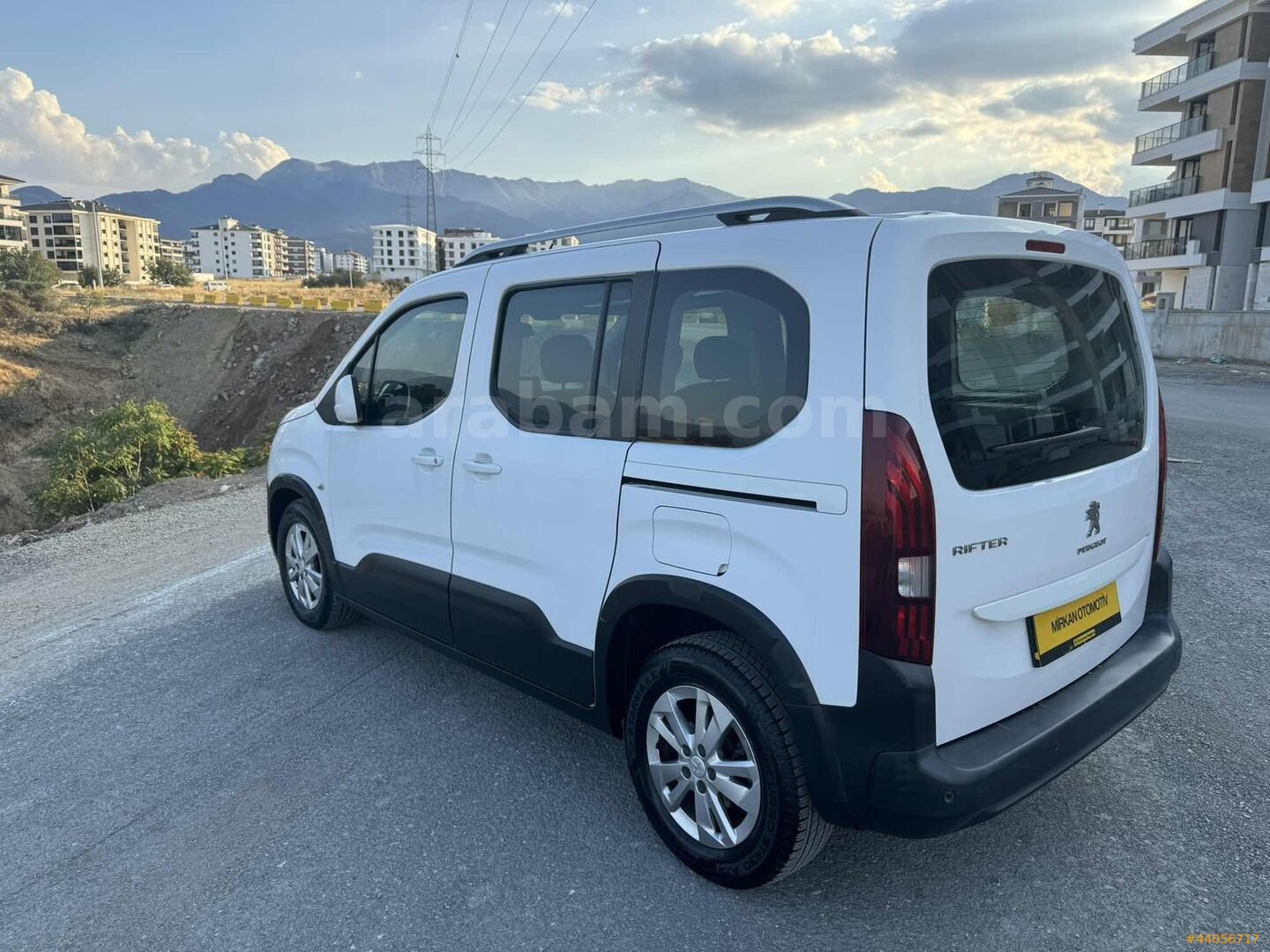 Galeriden Peugeot Rifter 1.5 BlueHDI Allure 2020 Model Denizli 75.000 km Beyaz 4