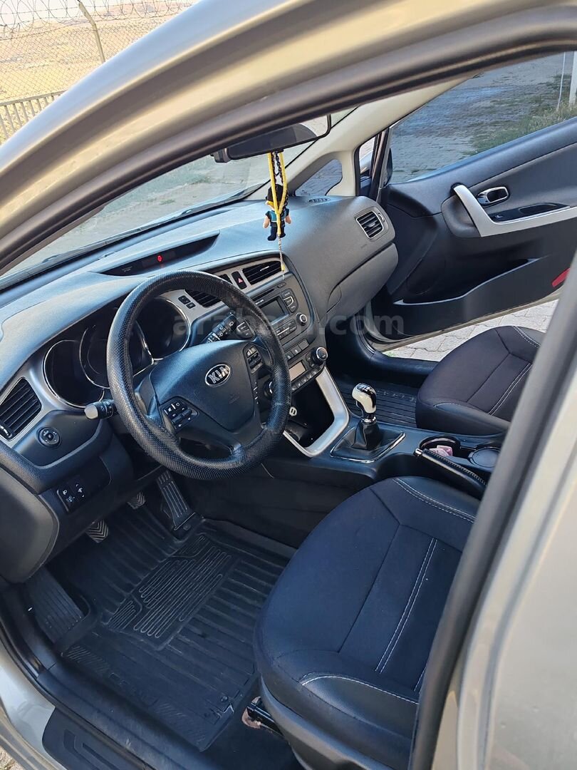 Memurdan temiz Kia Ceed 7