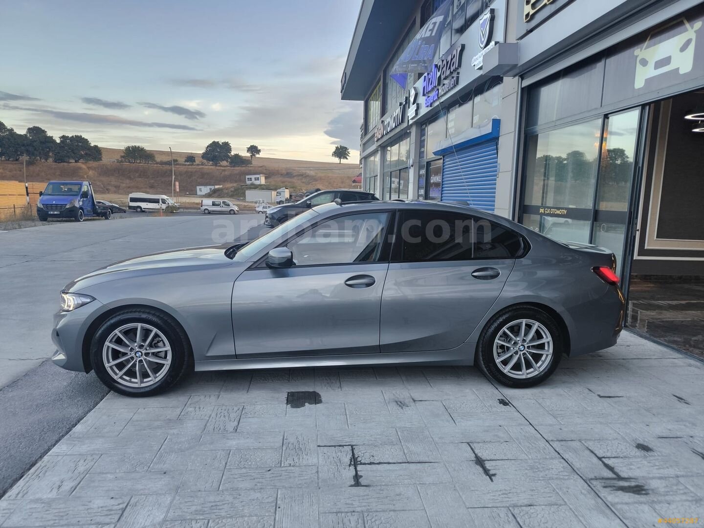 Galeriden BMW 3 Serisi 320i Sport Line 2026 Model Tekirdağ 18.000 km Gri 5