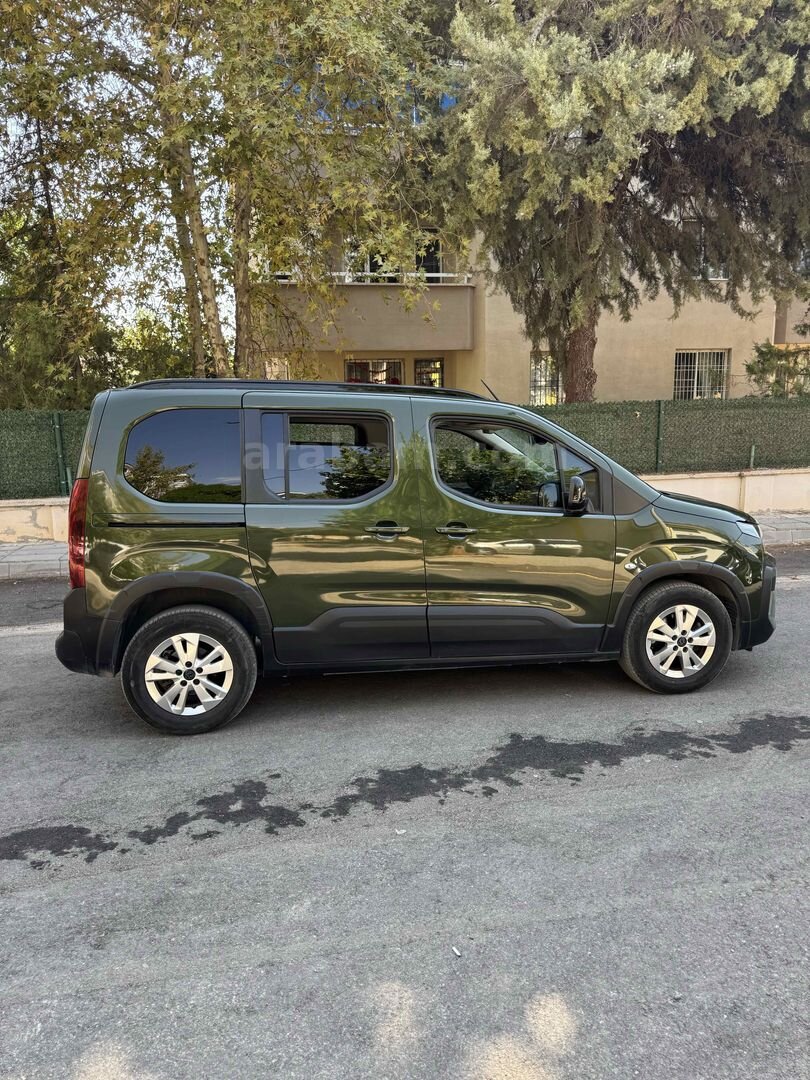 Sahibinden Peugeot Rifter 1.5 BlueHDI Allure 2024 Model Gaziantep 58.000 km Yeşil (metalik) 3