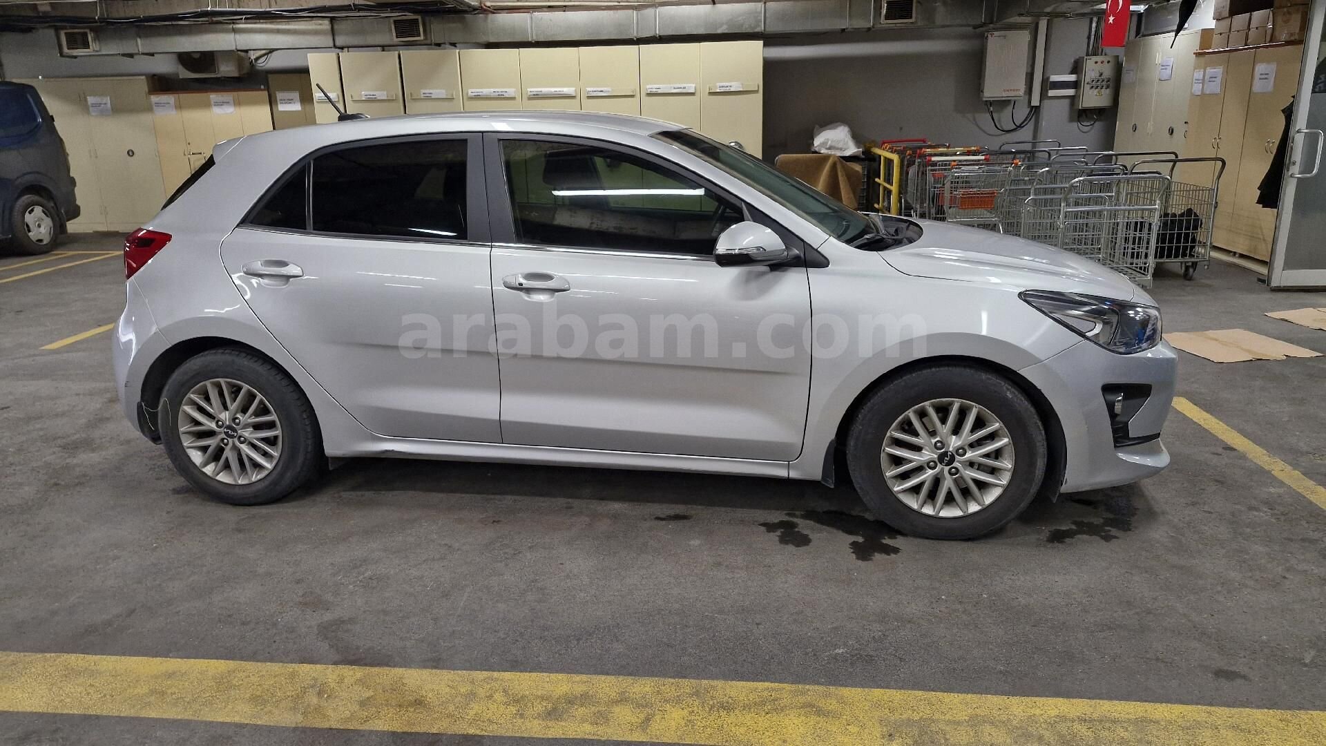 Sahibinden Kia Rio 1.4L MPI Elegance 2022 Model 3