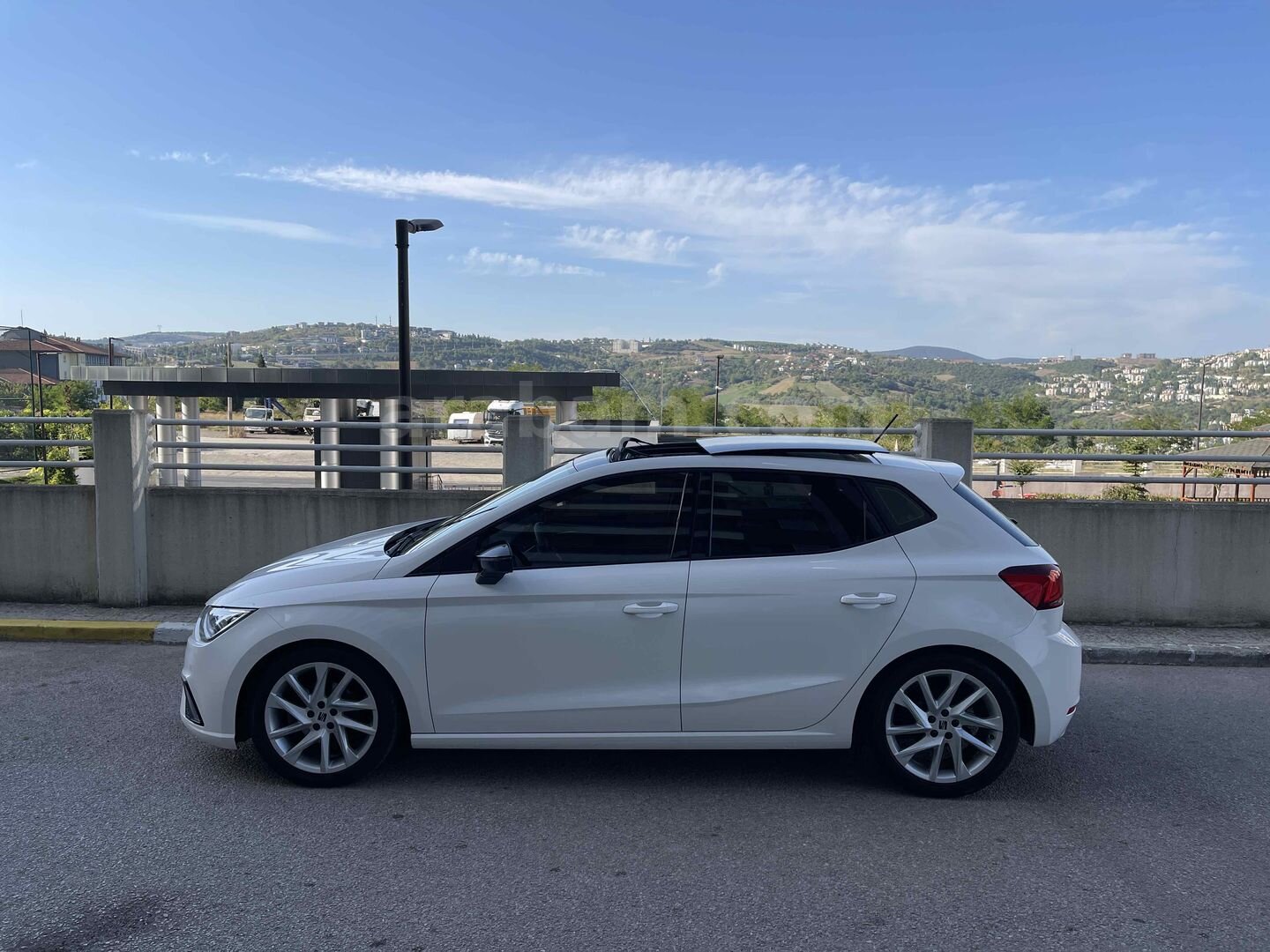 Sahibinden Seat Ibiza 1.5 EcoTSI FR 2022 Model 3